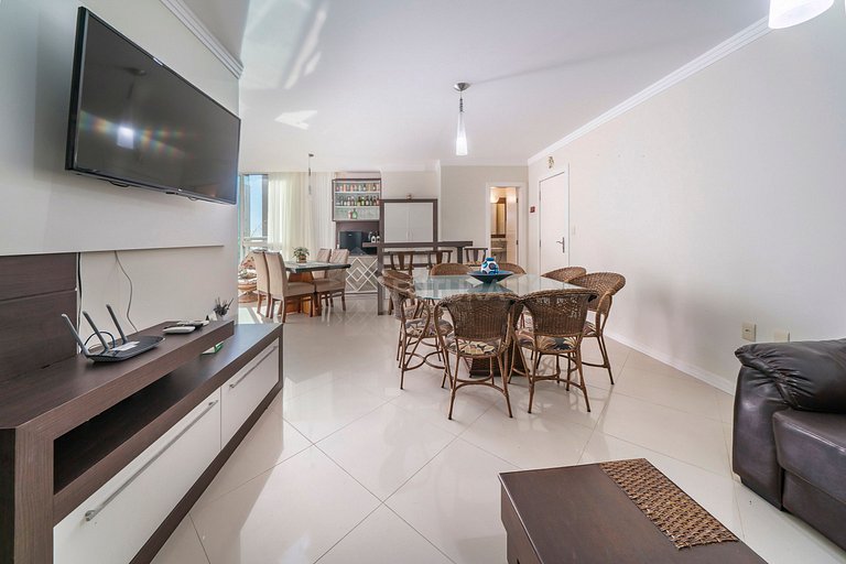 Apartamento Beira Mar com 03 Suítes em Bombas