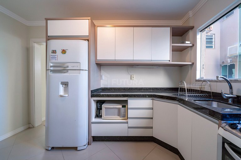 Apartamento Beira Mar com 03 Suítes em Bombas - Athenas