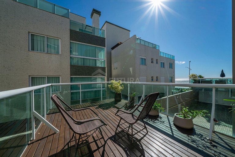 Apartamento Beira Mar com 03 Suítes em Bombas