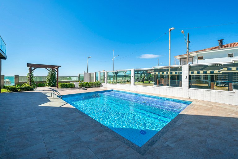 Apartamento Beira Mar com 03 Suítes em Bombas - Athenas