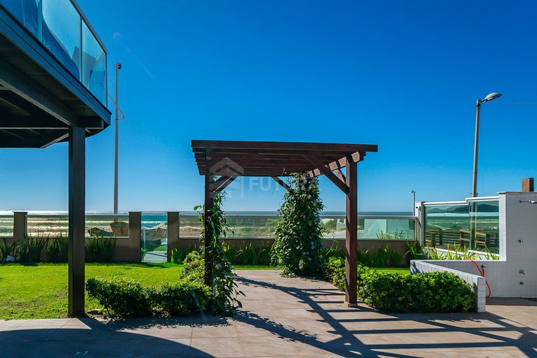 Apartamento Beira Mar com 03 Suítes em Bombas - Athenas