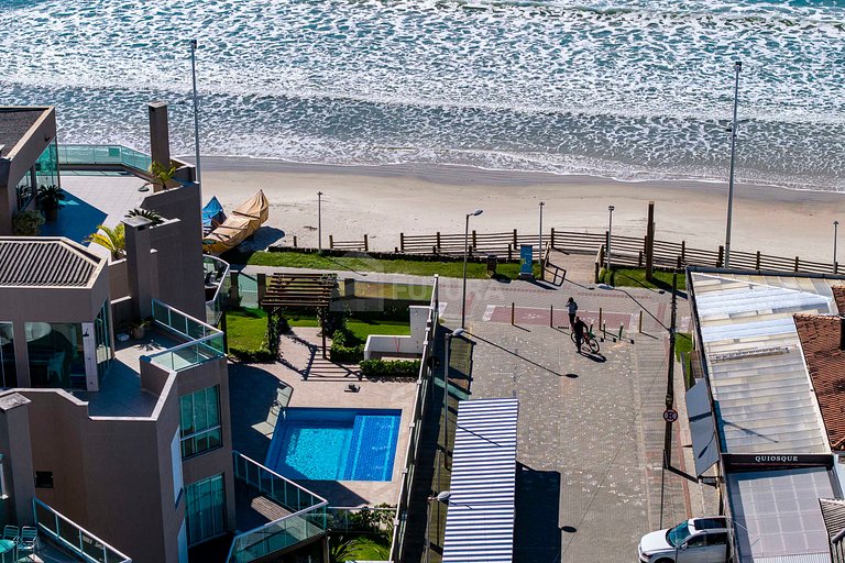 Apartamento Beira Mar com 03 Suítes em Bombas - Athenas