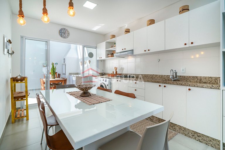 Apartamento com 02 Dormitórios Mariscal - LA065EF