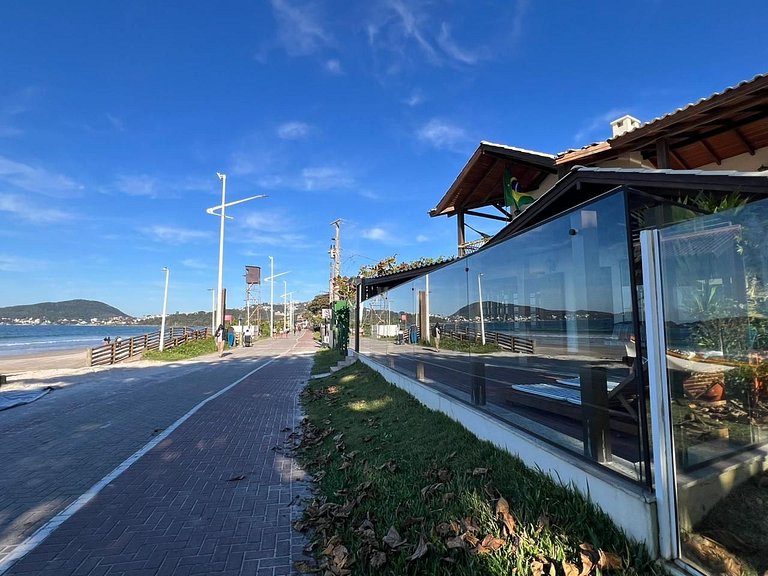 Casa Maravilhosa Beira Mar na Praia de Bombas - SC