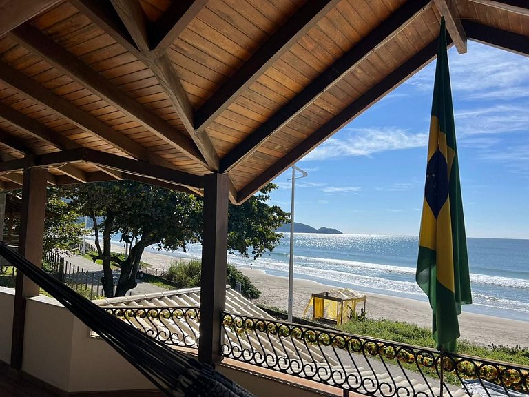 Casa Beira Mar na Praia de Bombas - 14 pessoas