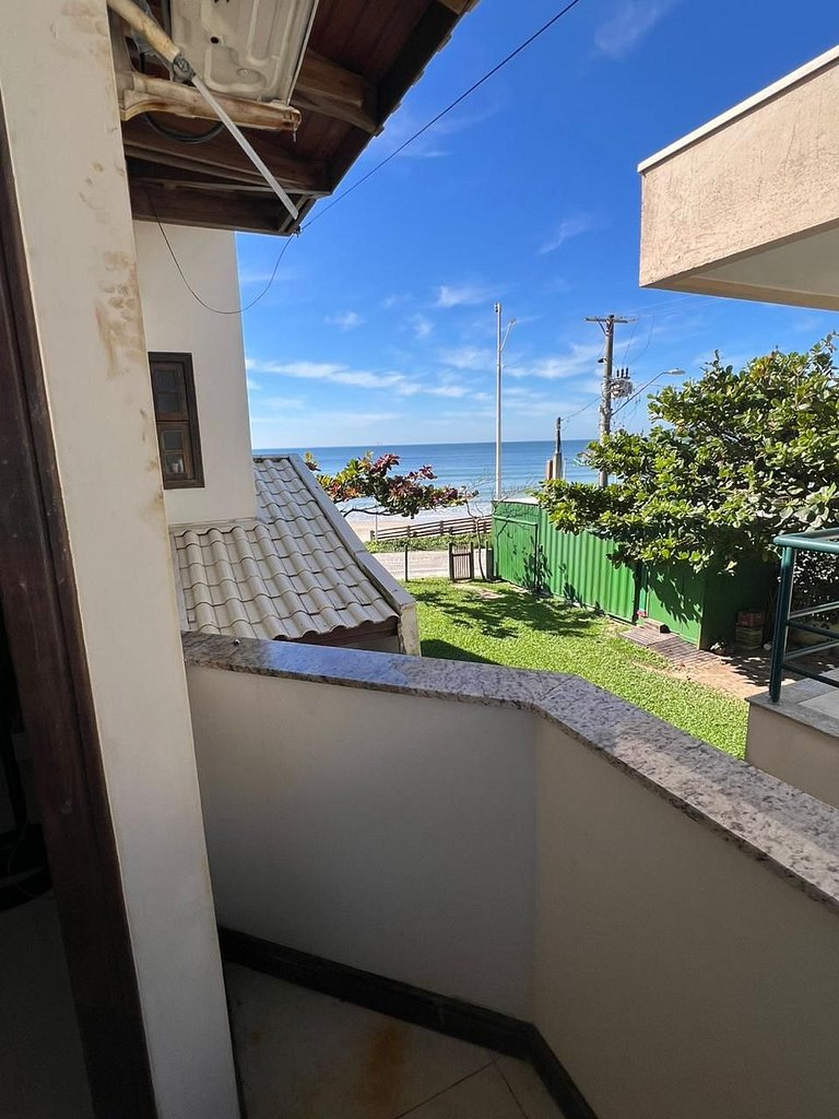 Casa Maravilhosa Beira Mar na Praia de Bombas - SC