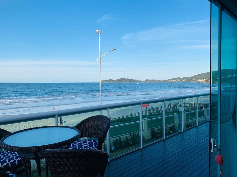 Apartamento com 3 suítes Beira Mar em Bombas SC - Athenas
