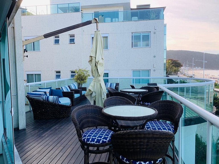 Apartamento com 3 suítes Beira Mar em Bombas SC