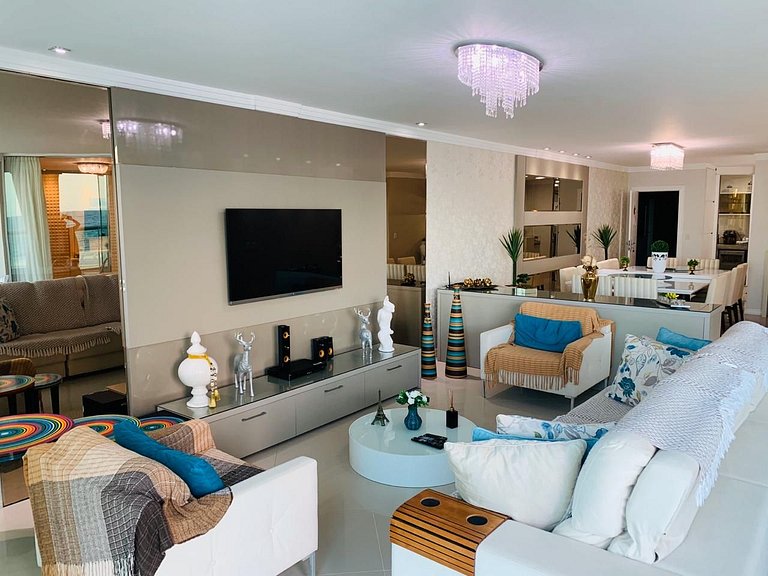 Apartamento com 3 suítes Beira Mar em Bombas SC