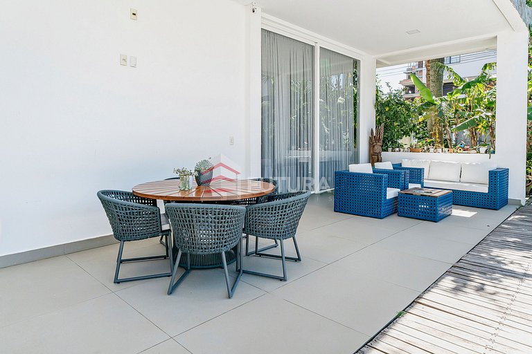 Casa com 04 suítes e piscina no Mariscal - LC155F