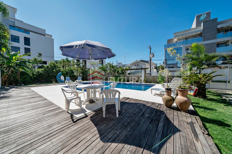 Casa com 04 suítes e piscina no Mariscal - LC155F