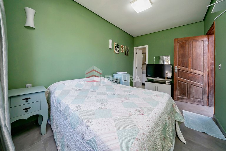 Casa com 04 suítes e piscina no Mariscal - LC155F