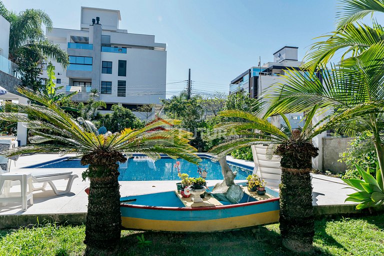 Casa com 04 suítes e piscina no Mariscal - LC155F