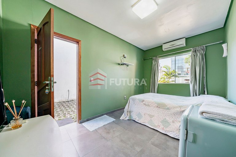 Casa com 04 suítes e piscina no Mariscal - LC155F