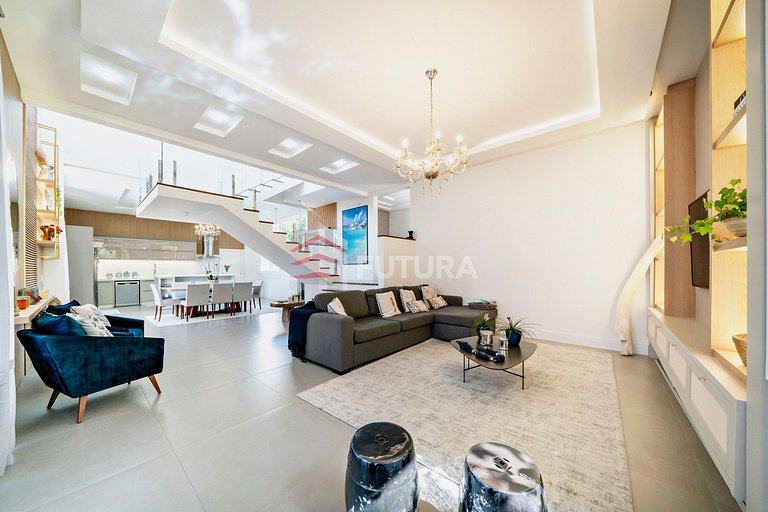 Casa com 04 suítes e piscina no Mariscal - LC155F