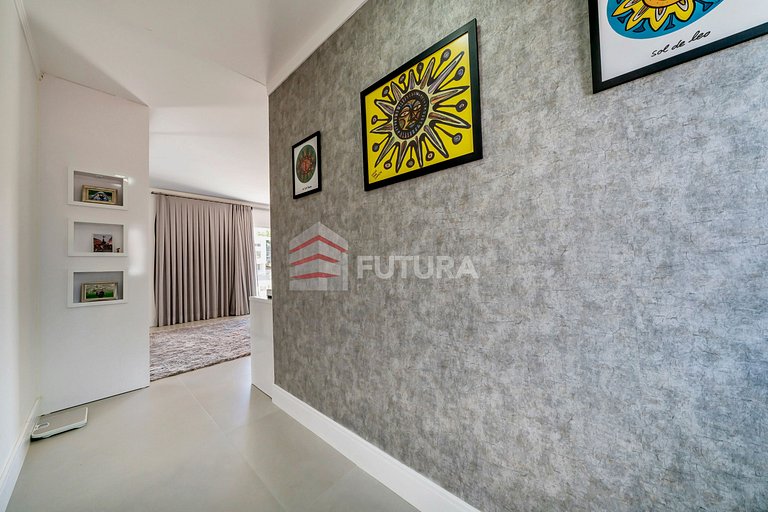 Casa com 04 suítes e piscina no Mariscal - LC155F