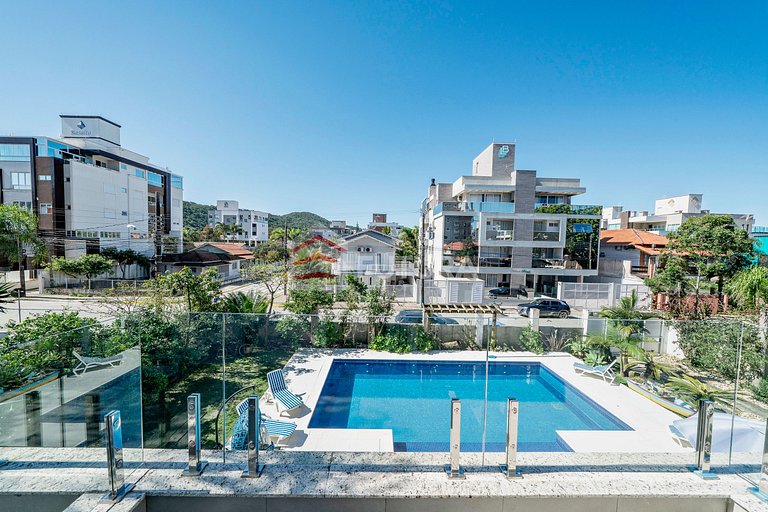 Casa com 04 suítes e piscina no Mariscal - LC155F