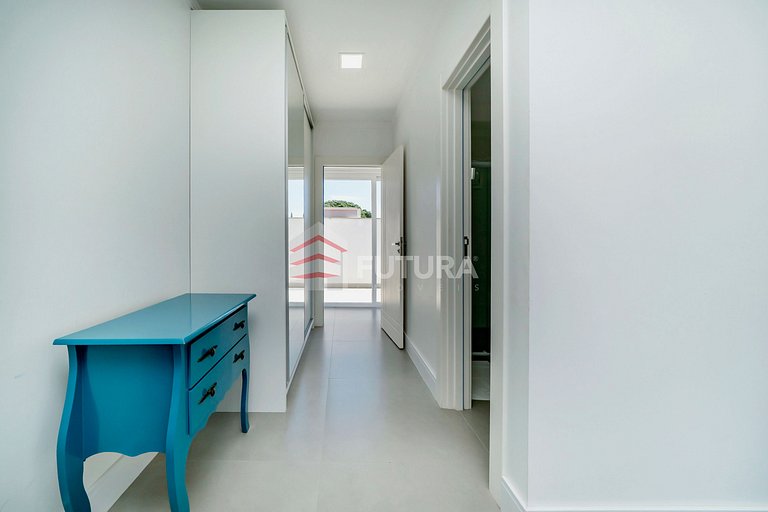 Casa com 04 suítes e piscina no Mariscal - LC155F