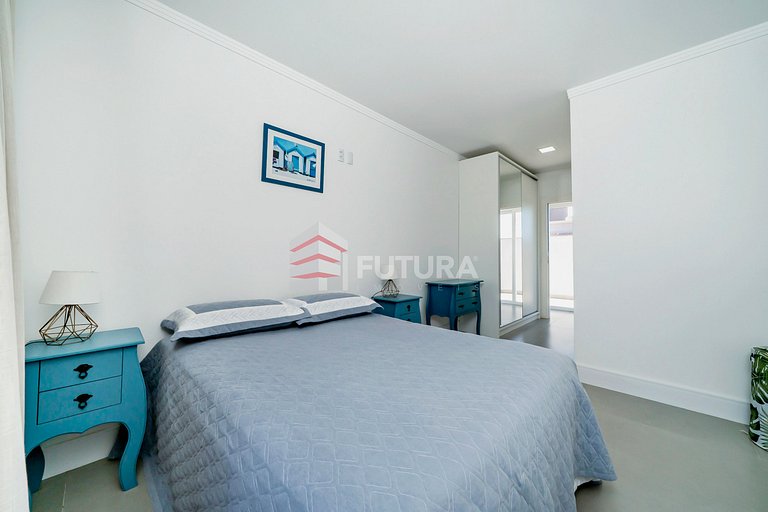 Casa com 04 suítes e piscina no Mariscal - LC155F