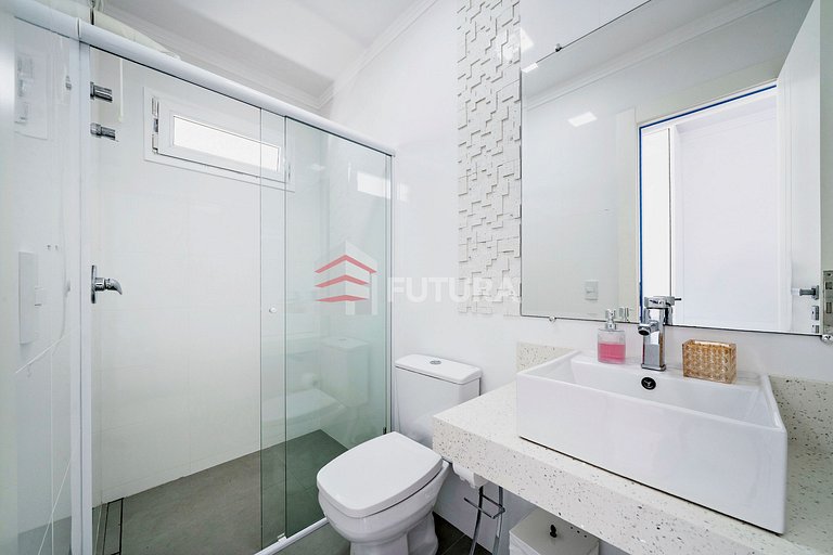 Casa com 04 suítes e piscina no Mariscal - LC155F