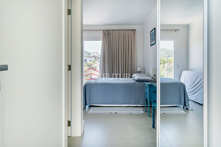 Casa com 04 suítes e piscina no Mariscal - LC155F