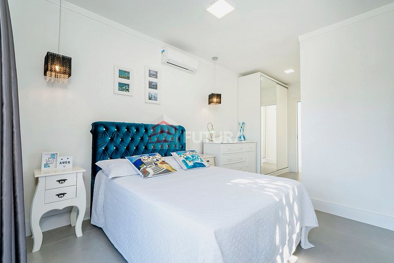 Casa com 04 suítes e piscina no Mariscal - LC155F