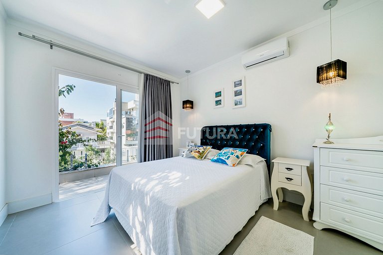 Casa com 04 suítes e piscina no Mariscal - LC155F