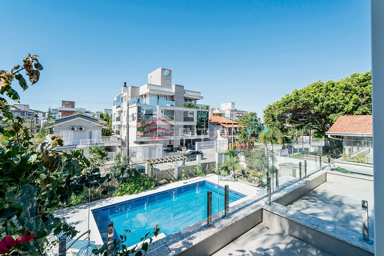 Casa com 04 suítes e piscina no Mariscal - LC155F