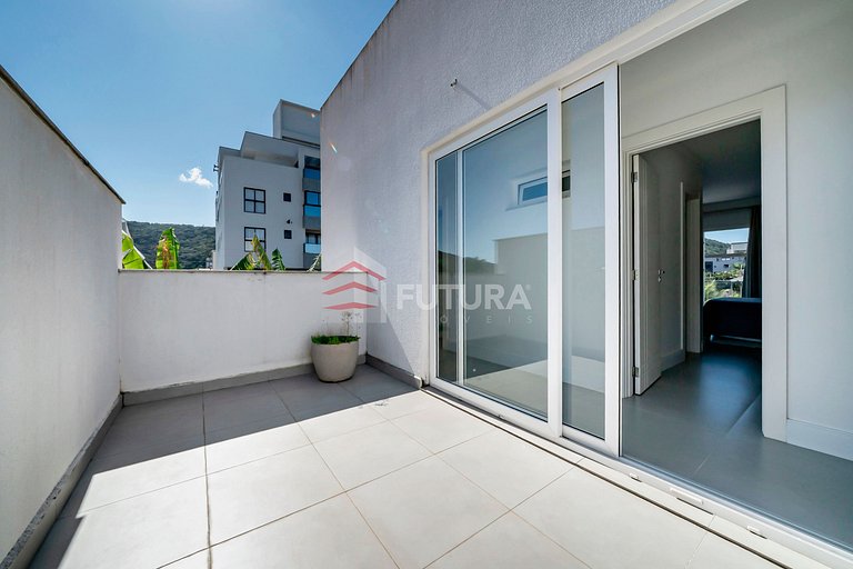 Casa com 04 suítes e piscina no Mariscal - LC155F
