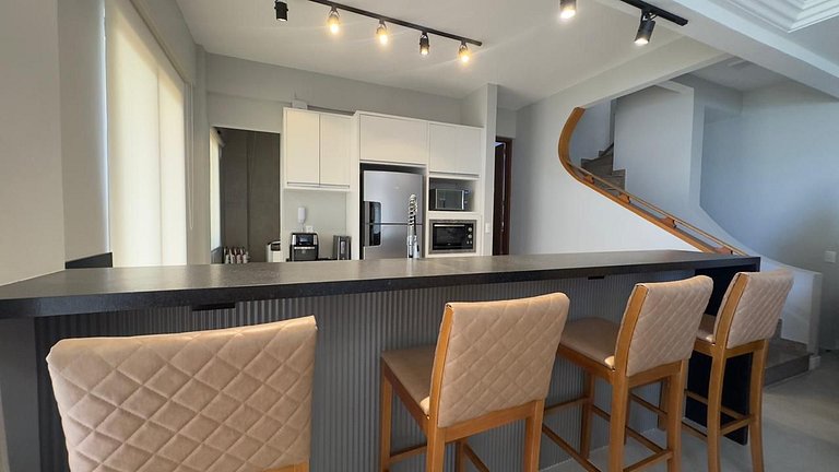 Maravilhoso triplex beira mar para aluguel Bombas