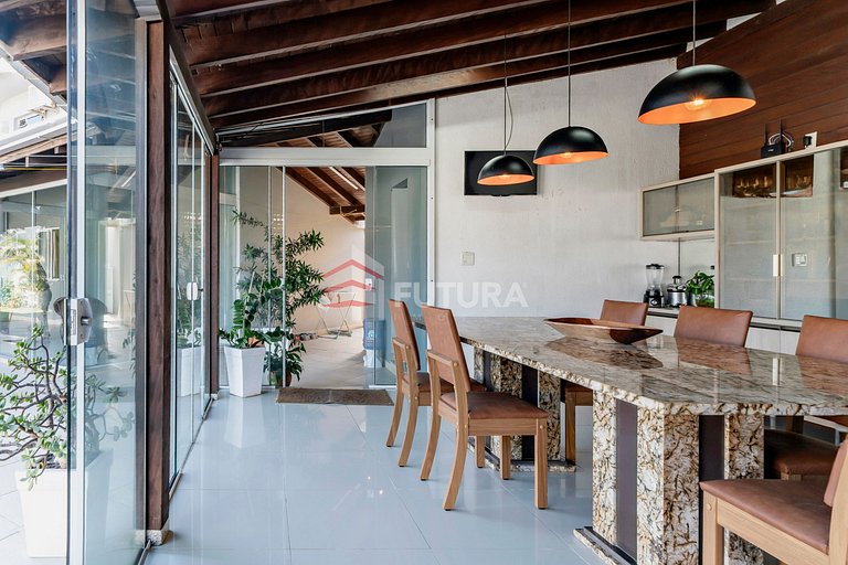 Casa com piscina no Mariscal/Morrinhos - LC002EF