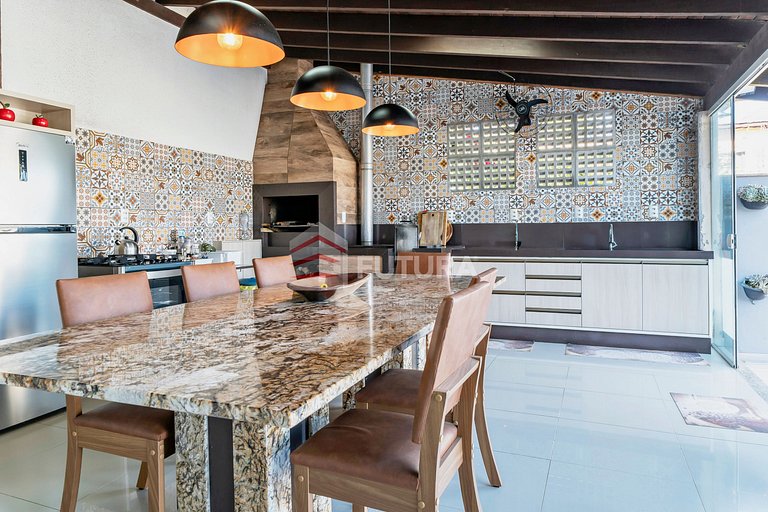 Casa com piscina no Mariscal/Morrinhos - LC002EF