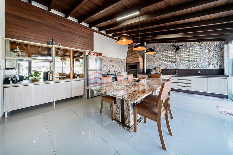 Casa com piscina no Mariscal/Morrinhos - LC002EF