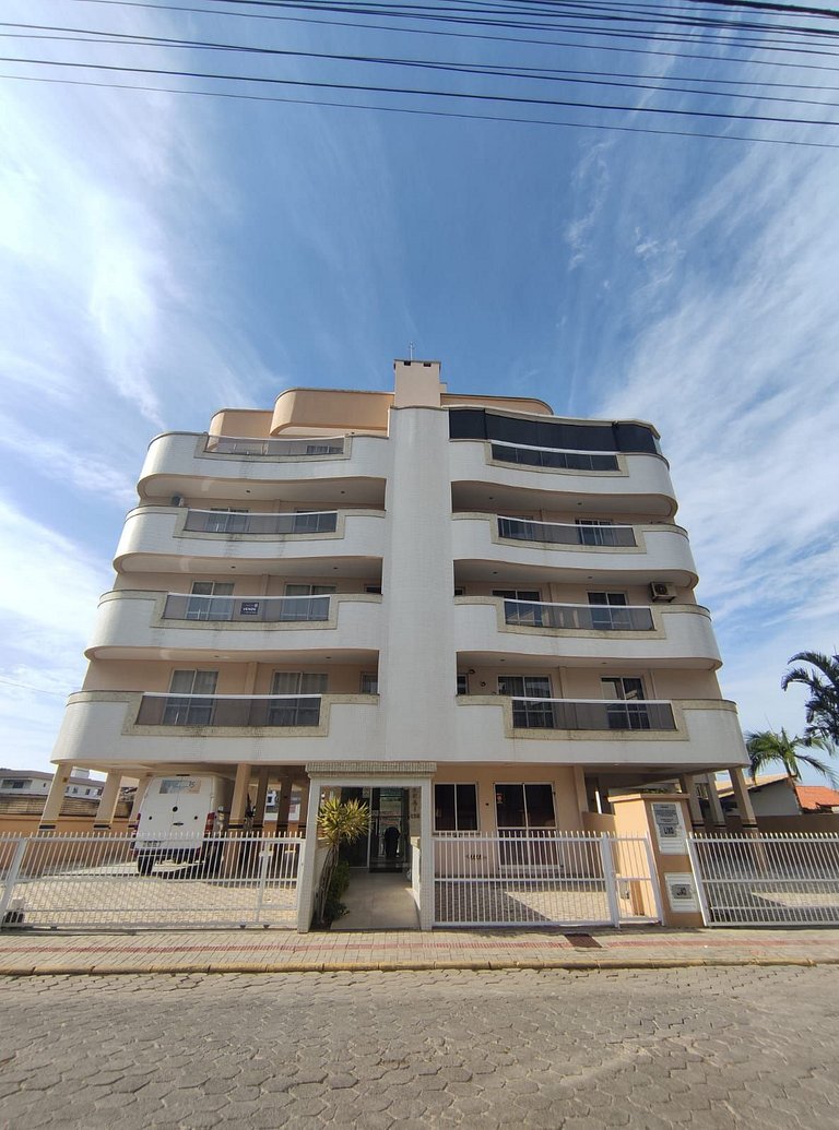 Apartamento para aluguel de temporada Bombas - SC - Ed. Icar