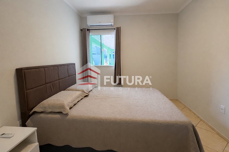 Casa com Piscina em Bombas