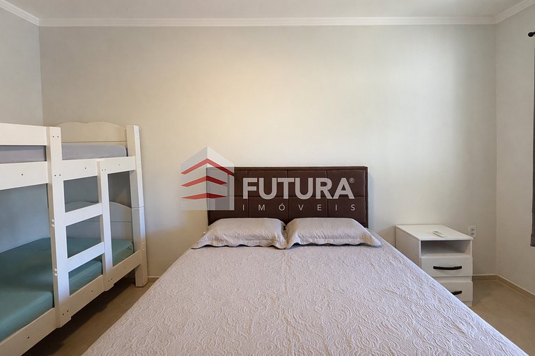 Casa com Piscina em Bombas