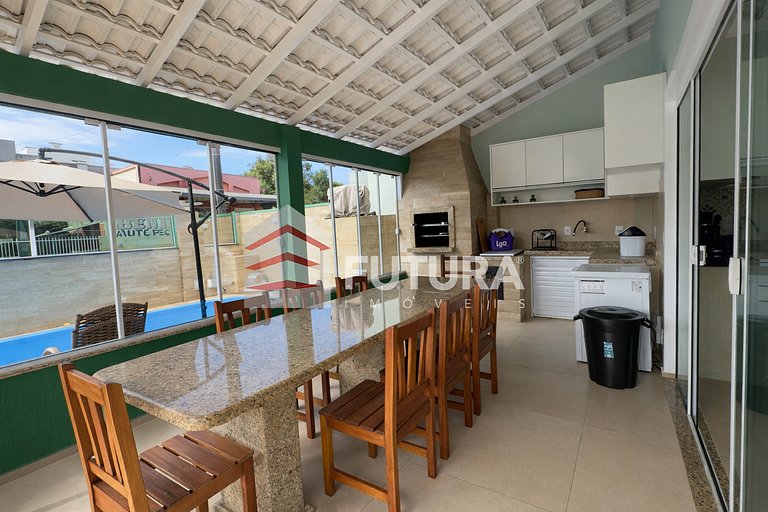 Casa com Piscina em Bombas