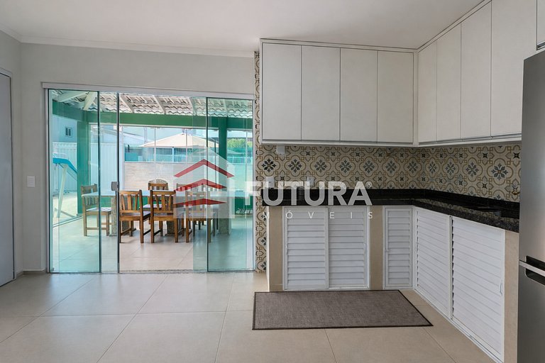 Casa com Piscina em Bombas