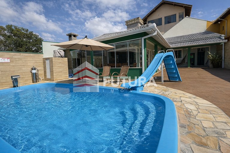 Casa com Piscina em Bombas