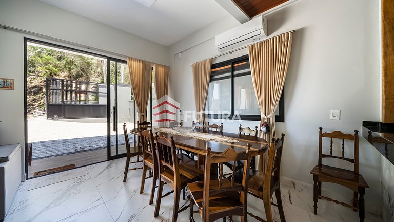 Casa com 03 dormitórios - Praia do Zimbros