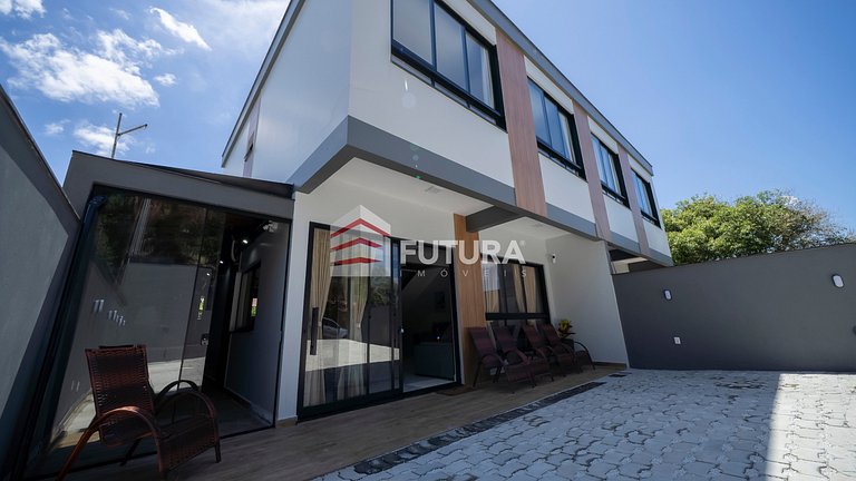 Casa com 03 dormitórios - Praia do Zimbros