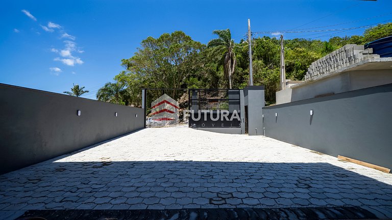 Casa com 03 dormitórios - Praia do Zimbros