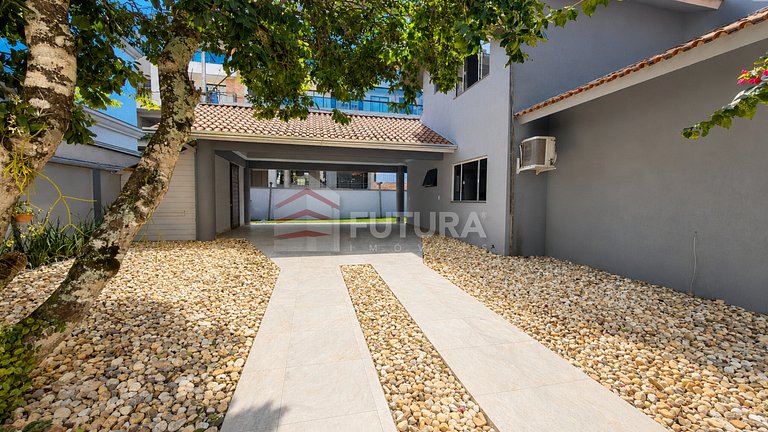 Casa com piscina 4 dormitórios - LC003EF