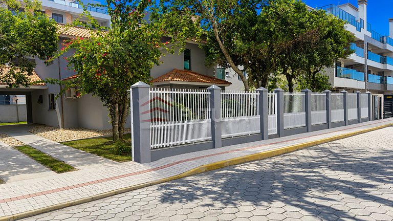 Casa com piscina 4 dormitórios - LC003EF