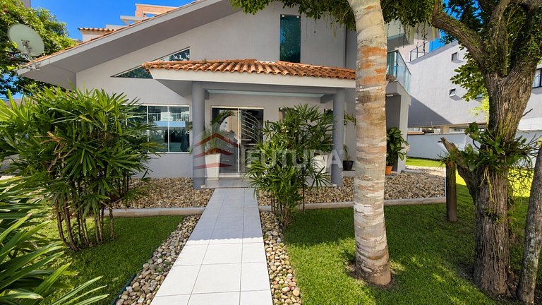 Casa com piscina 4 dormitórios - LC003EF