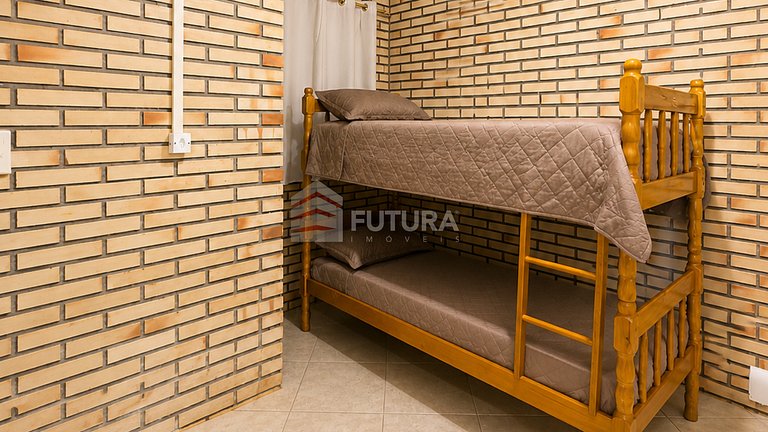 Casa com piscina 04 dormitórios Canto Grande - LC159F