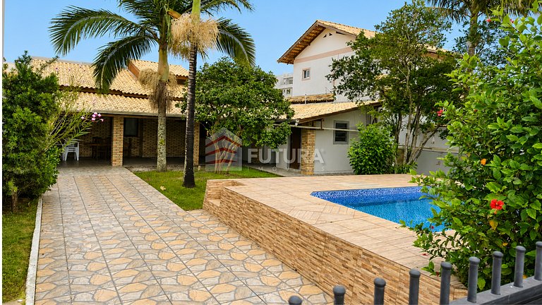 Casa com piscina 04 dormitórios Canto Grande - LC159F