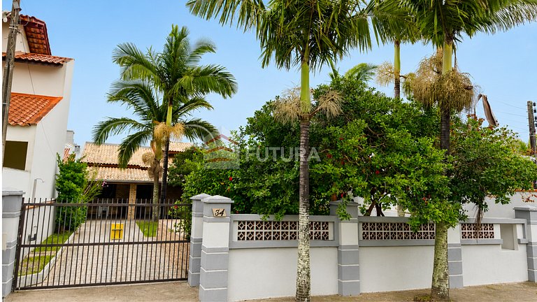 Casa com piscina 04 dormitórios Canto Grande - LC159F