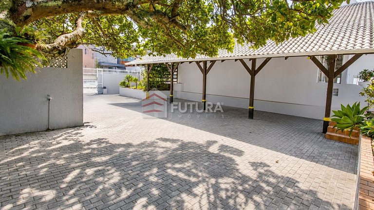 Aluguel de Temporada Beira Mar em Bombinhas – Casa com 6 sui