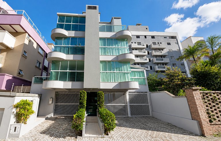 Aluguel de Temporada em Bombinhas – Cobertura Duplex com 2 q